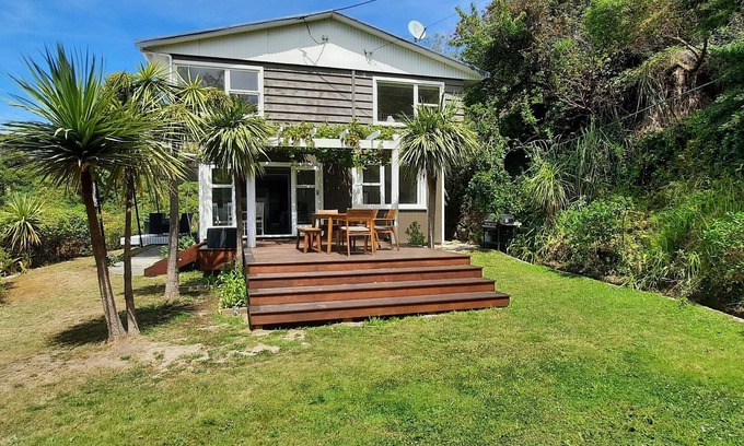 Diamond Harbour House | Diamond Harbour Hideaway Flat - a 3 bedroom home with spectacular views