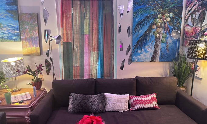 Pittsburgh Villa | Diamond in the Ruff. 1-bedroom villa with private office and studio.