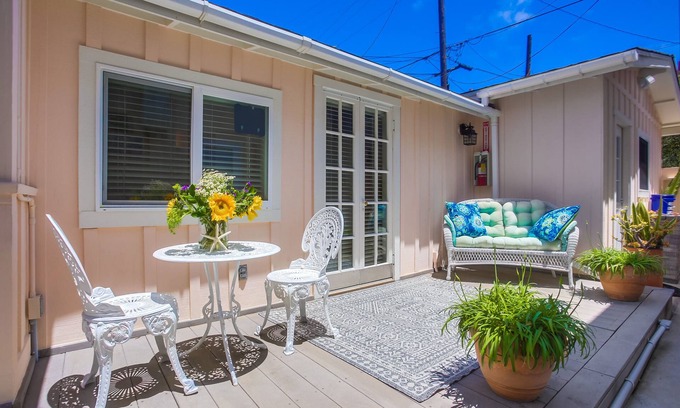 Village of La Jolla Apartment | Diamond in the Village - a/c, parking and walk to shops and restaurants