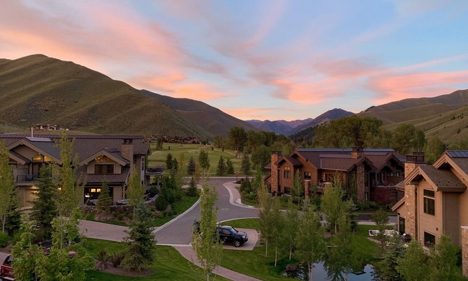 Sun Valley House | Diamondback Townhome At White Clouds