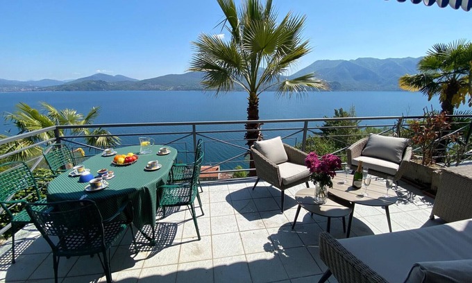 Oggebbio Villa | Diana villa with garden and lake view in Oggebbio