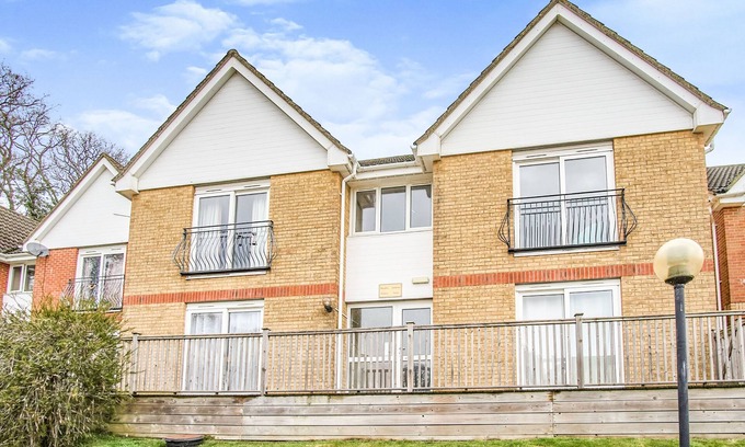 Ryde Apartment | Dickens - an apartment that sleeps 2 guests in 1 bedroom