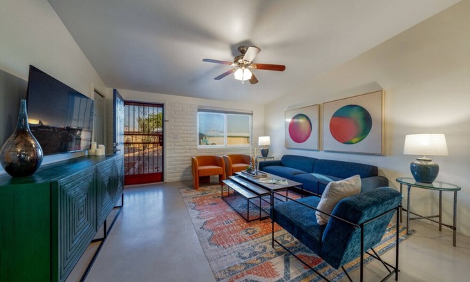 Casas Adobes Apartment | Dickinson (Deepak & Jackie)