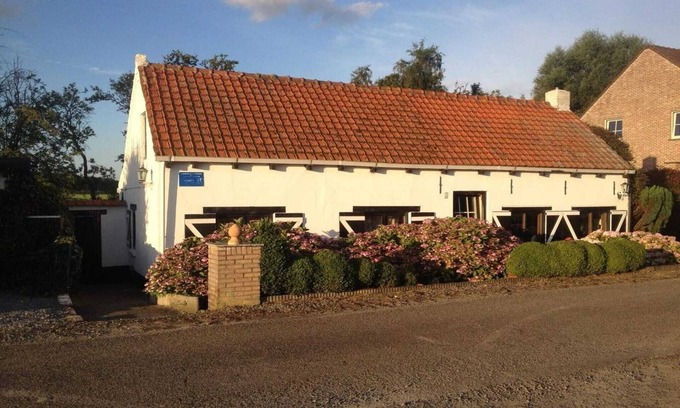 Hoofdplaat House | Dike House near Breskens with Stream Garden