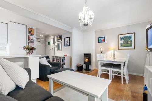 Sandviken Apartment | Dinbnb Homes I Family Friendly Home in Historical Sandviken