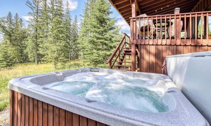 Lead Cabin | Dino’s Den – Cozy Cabin with Hot Tub, Sauna & Walk-to-Slopes Access