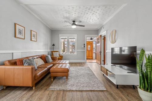 Drumheller House | Dinos Last Post - Family Friendly 4 Bedrooms