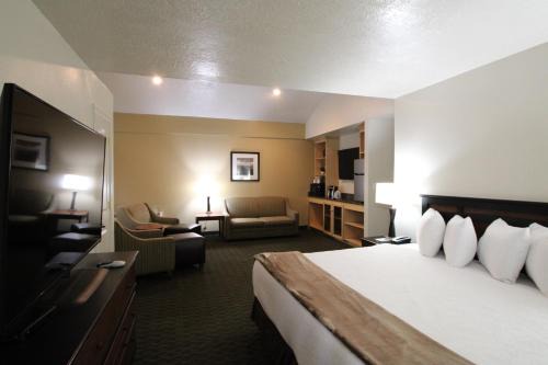 Vernal Hotel | Dinosaur Inn & Suites