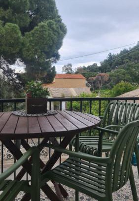 Lagkada Apartment | Dinospito