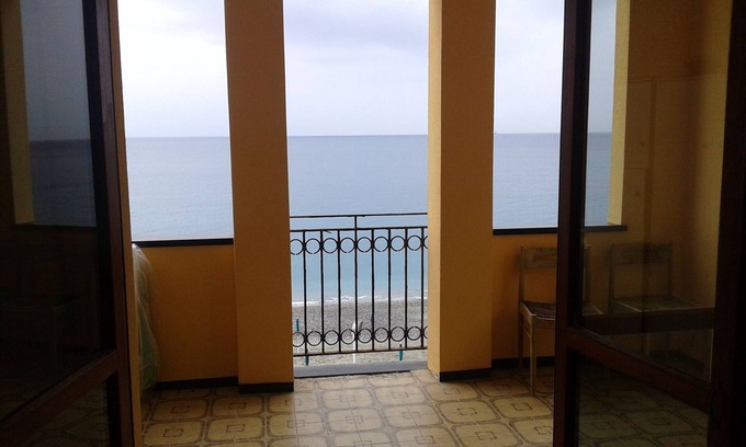 Fornaci Apartment | direct apartment on the sea