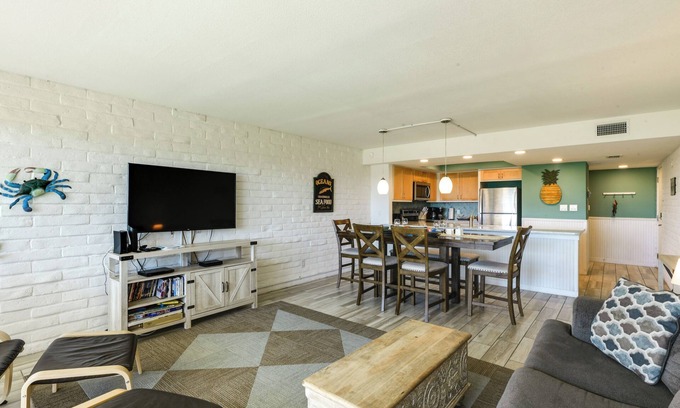 Port Aransas Condo | Direct Beach Access: Sunny Port Aransas Condo