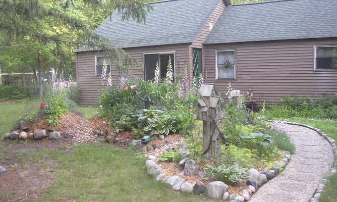 Thompsonville Cabin | Direct Betsie River frontage.