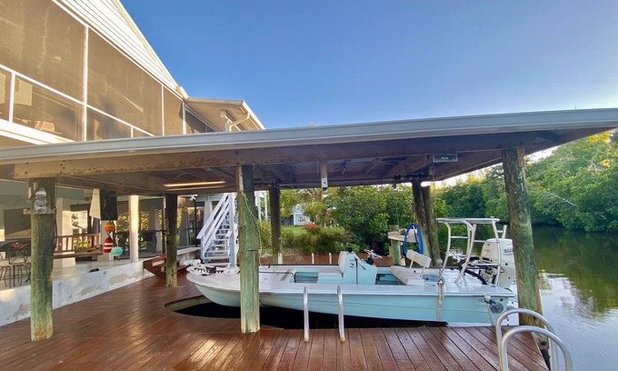 Everglades City House | Direct Gulf access! Tarpon Creek Cottage w/Dock and Boat Lift - 2 bed/2 bath