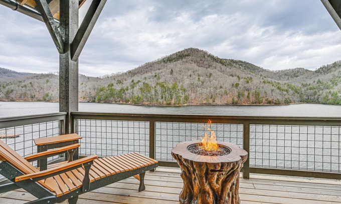 Bear Lake Reserve Cottage | Direct Lake Access & Fire Pit: Tuckasegee Cottage!