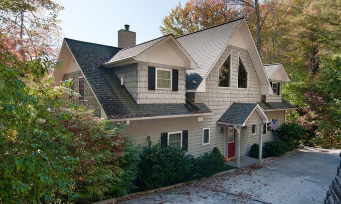 Topton House | Direct Lakefront 5BR/4B Spectacular Mt & Lake front Views - Satellite and Wifi