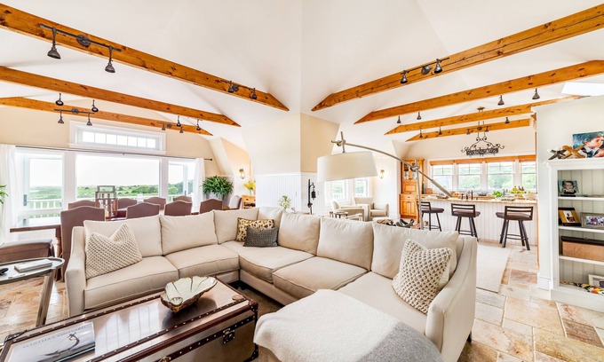 Katama House | DIRECT OCEAN VIEWS OF SOUTH BEACH/KATAMA BAY!