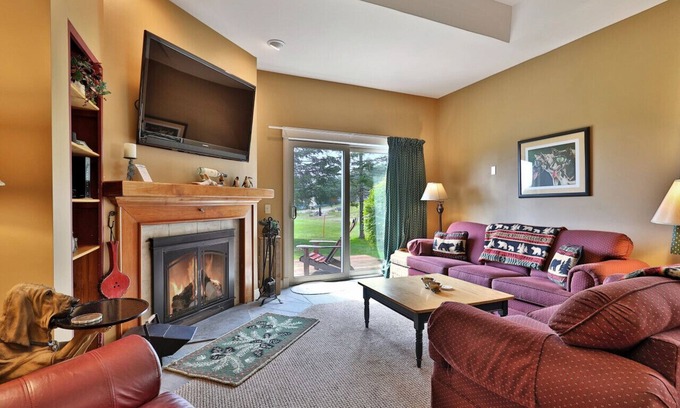 Ludlow Apartment | Direct Ski Access from this Solitude Condo at Okemo