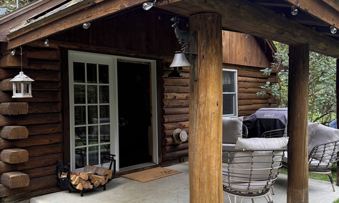 Pittsburg Cabin | Direct trail access cabin in Pittsburg NHnPet friendly & WIFI