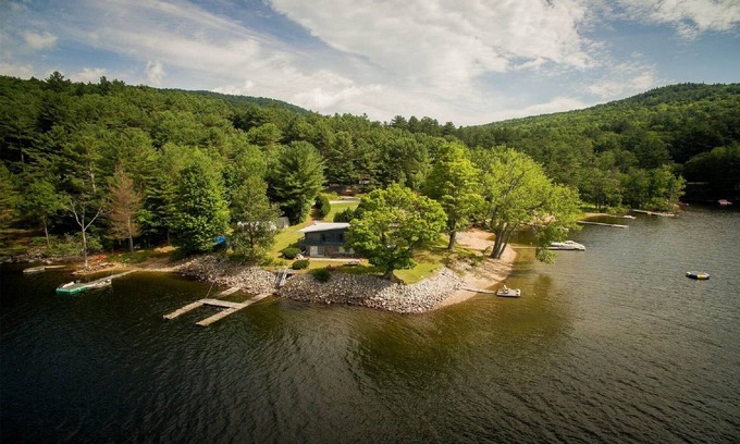 Hadley House | Direct Waterfront! 230ft of frontage. 6BRs, 2BAs and beautiful views!
