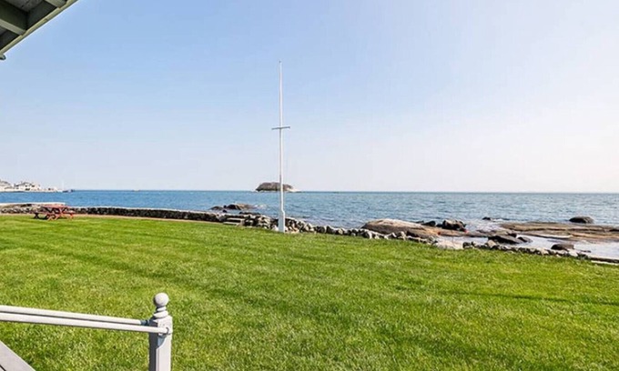 Madison Cottage | Direct waterfront renovated cottage.