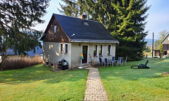 Klingenthal House | Directly by the forest, in a quiet location, very well equipped holiday home.