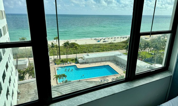 Mid Beach Condo | Directly on the Beach – Pool & Ocean View
