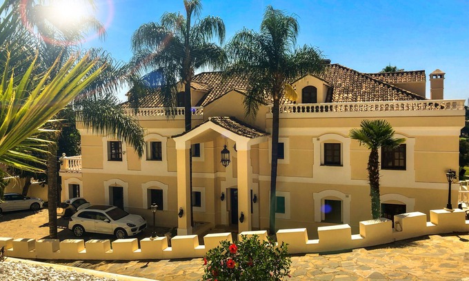 New Golden Mile House | Directly on the Golf course.Huge Golf and Spa Mansion 8 min from Puerto Banus