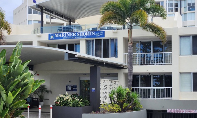 Miami Apartment | Directly Opposite Burleigh North Surf Club