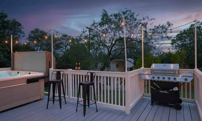 Medical Center District House | Director's Cut - A Birdy Vacation Rental