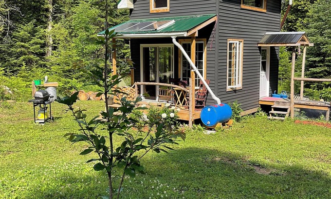 Lanark Highlands House | Disconnect to connect, heal within the hug of the forest.