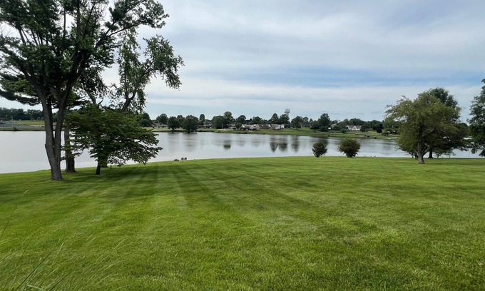 Campbellsville House | Discount pricing for last summer weekend available! Lakeview 5-bedroom house