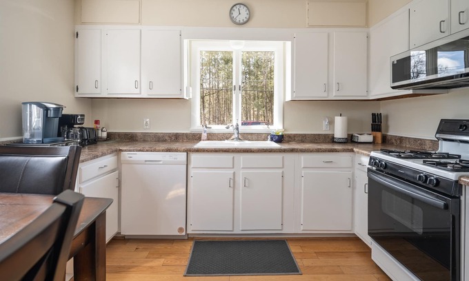 Naples House | Discount! Spacious home in Naples minutes from Wren's Roost,Skiing,Hiking