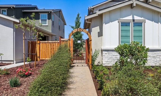 Nut Tree House | Discover a peaceful retreat tucked between Vacaville and Fairfield, California.