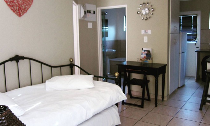 Parow North Apartment | Discover Cape Town - a Home from home