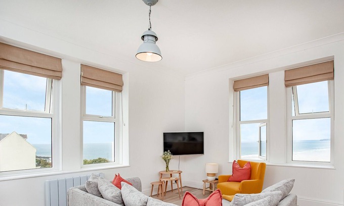 Westward Ho Cottage | Discover coastal bliss at Spindrift – a stylish, two-bedroom apartment in Westward Ho.