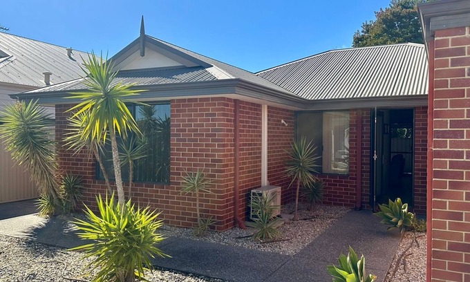 South Bunbury House | # Discover Comfort and Convenience at South Bunbury Holiday Home: Your Ideal Getaway