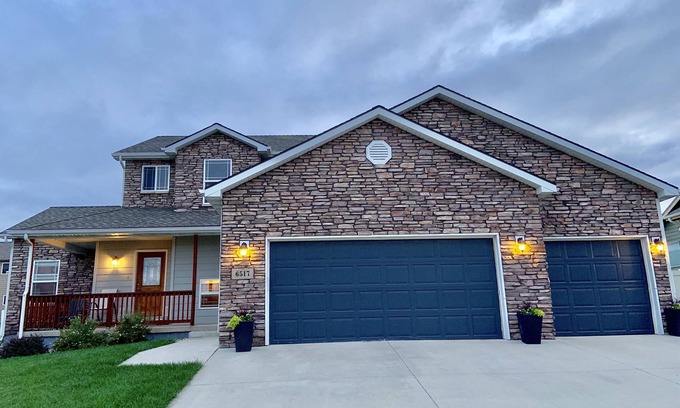 Rapid City House | Discover history close by! Spacious 5-bedroom home, easy access to Mt Rushmore