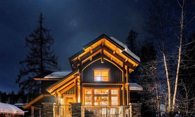 East Kootenay House | Discover mountain serenity at its finest in our stunning home, complete with a soothing hot tub.
