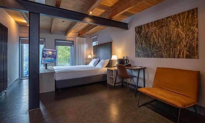 Coevorden Hotel | Discover Nearby Historic Sites from Two Spacious Rooms in a Charming Estate
