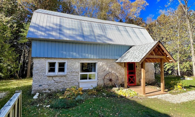 Lion's Head House | Discover our charming 1920s barn conversion, in the heart of the Bruce Peninsula