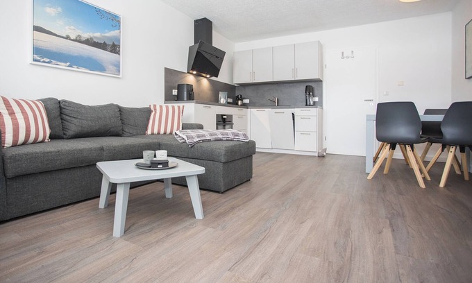 Zueschen Apartment | Discover our cozy holiday cottage in Winterberg. Perfect for 5 people, close to the slopes and with beautiful views. Book your dream vacation now!