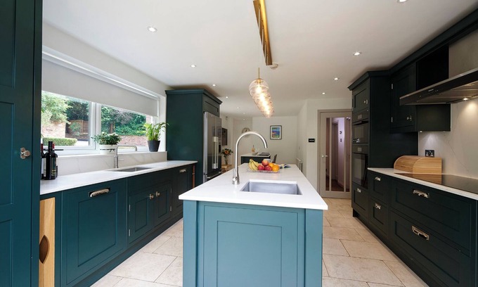 Trafford House | Discover Tranquillity In the heart of Bowdon