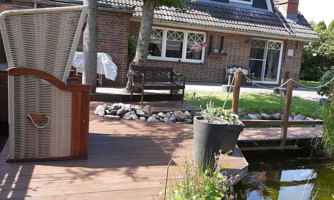 Almdorf House | "Discover Ultimate Relaxation at Ferienhaus Friesenbude Safe Haven!"