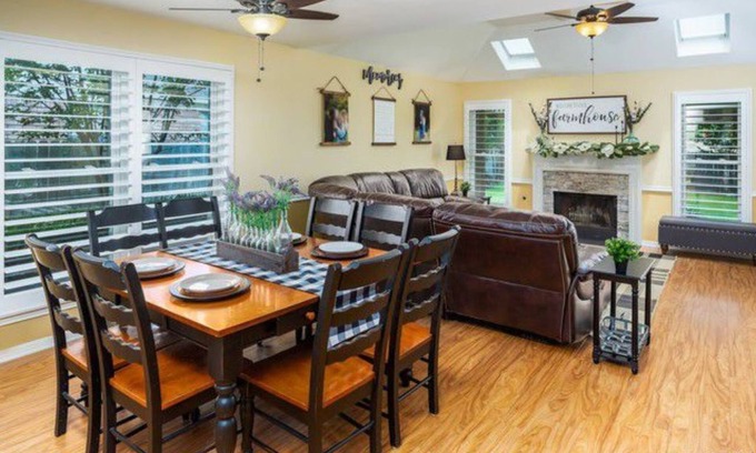 Live Oak House | Disinfected CLEAN for perfect San Antonio getaway!