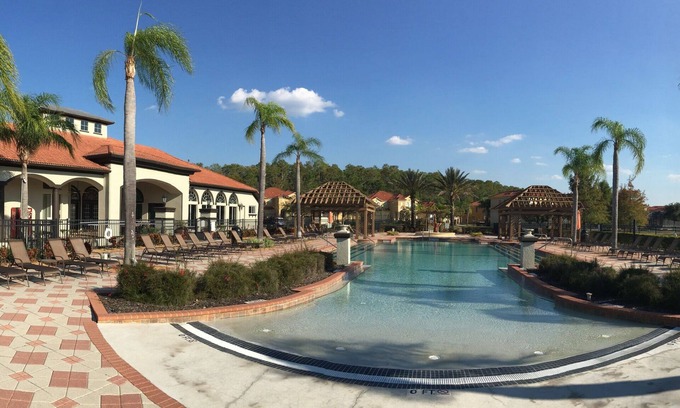 Bellavida House | Disney Orlando 4 Bed with pool home.