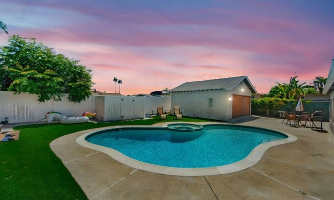 Anaheim Resort House | Disney! Pool | Spa | Pool Table | Putting Green