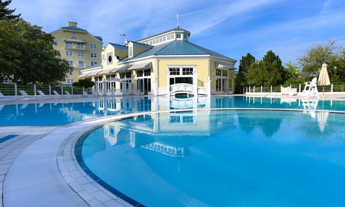 Coupvray Hotel | Disney's Newport Bay Club