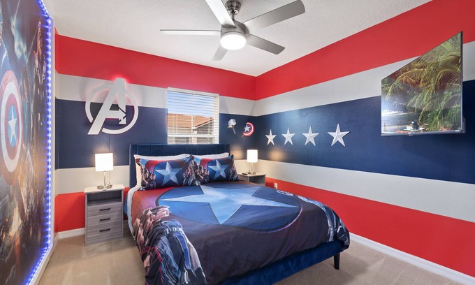 Bellavida Villa | Disney & Universal-themed Villa with King bed + private pool and public hot tub!