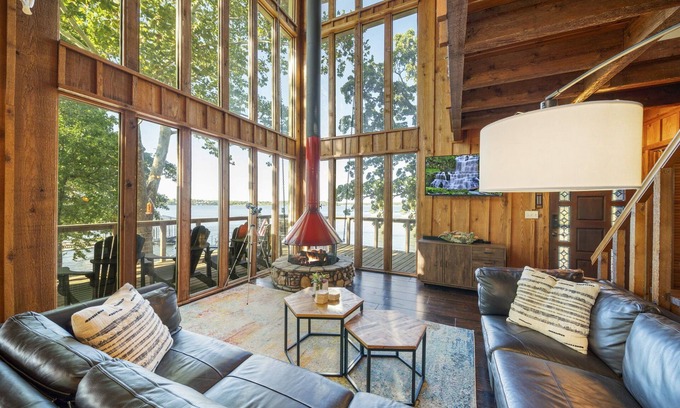 Disney House | Disney Wateredge Retreat-Private Beach & Dock-South Grand Lake