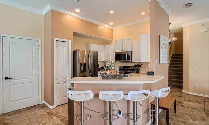 Tuscan Hills House | DisneyFun/Pool/FirePlace/Games/EVCharger/Safe/PetFriendly
